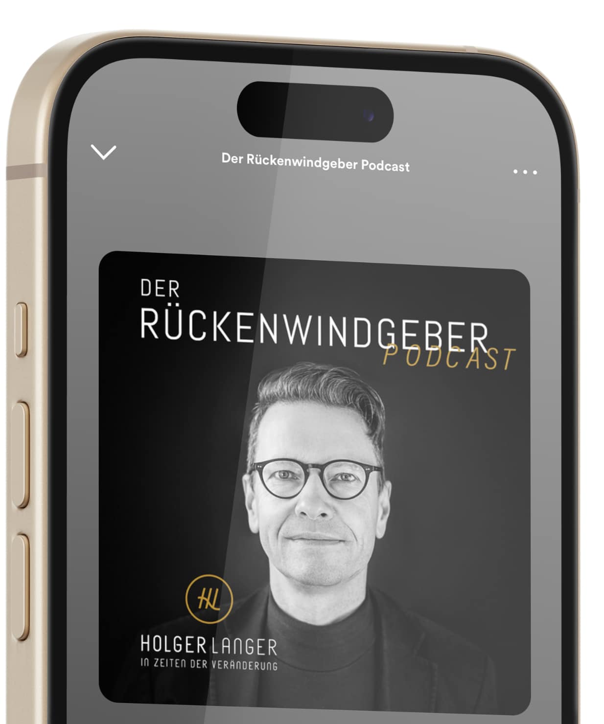 Smartphone mit geöffneter Podcast-App zeigt das Cover des Podcasts „Der Rückenwindgeber“ von Holger Langer mit seinem Porträt.